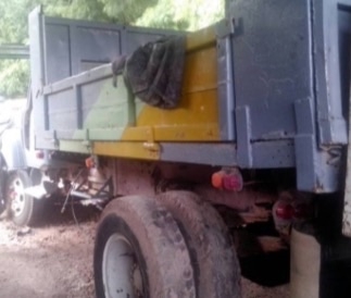 ISUZU TX 150 HP EH100 รถหัวยาวหกล้อดั๊มพ์ กระบะดั๊มพ์เหล็ก 6 ตันความยาว 3.80 เมตรสภาพดีพื้นกับฝาข้างไม่ผุพร้อมบรรทุกหนักพร้อมใช้งานได้เลย เครื่องยนต์แรงดีสตาร์ทง่าย ภายในห้องเก๋งคอนโซลครบพร้อม พวงมาลัยเพาเวอร์ เบรคลม ช่วงล่างแน่น เฟืองท้ายของจัมโบ 200 ยาง