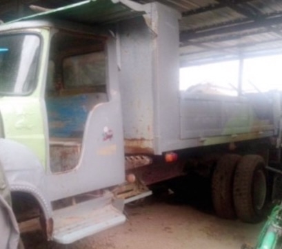 ISUZU TX 150 HP EH100 รถหัวยาวหกล้อดั๊มพ์ กระบะดั๊มพ์เหล็ก 6 ตันความยาว 3.80 เมตรสภาพดีพื้นกับฝาข้างไม่ผุพร้อมบรรทุกหนักพร้อมใช้งานได้เลย เครื่องยนต์แรงดีสตาร์ทง่าย ภายในห้องเก๋งคอนโซลครบพร้อม พวงมาลัยเพาเวอร์ เบรคลม ช่วงล่างแน่น เฟืองท้ายของจัมโบ 200 ยาง