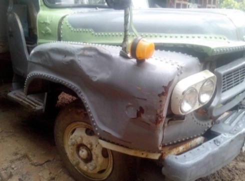 ISUZU TX 150 HP EH100 รถหัวยาวหกล้อดั๊มพ์ กระบะดั๊มพ์เหล็ก 6 ตันความยาว 3.80 เมตรสภาพดีพื้นกับฝาข้างไม่ผุพร้อมบรรทุกหนักพร้อมใช้งานได้เลย เครื่องยนต์แรงดีสตาร์ทง่าย ภายในห้องเก๋งคอนโซลครบพร้อม พวงมาลัยเพาเวอร์ เบรคลม ช่วงล่างแน่น เฟืองท้ายของจัมโบ 200 ยาง