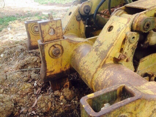 ขายแทรกเตอร์ KOMATSU D85-12 พร้อมใช้งาน สนใจโทร 081-970-1072