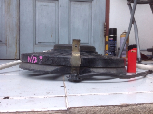 -  พัดลมเป่าแผงแอร์ของ W 123 เก่าญี่ปุ่น