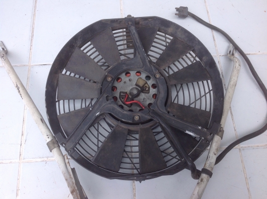 -  พัดลมเป่าแผงแอร์ของ W 123 เก่าญี่ปุ่น