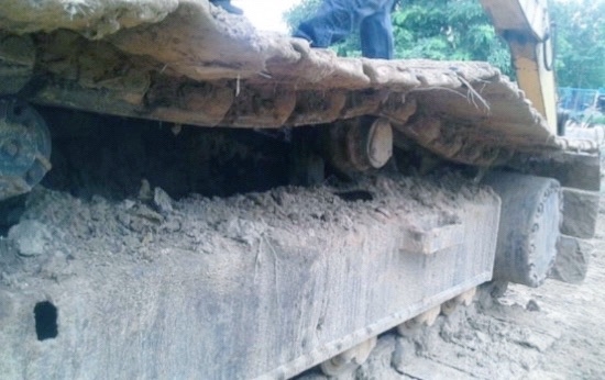 KOMATSU PC 200-5 คอนโทรลสั้น ตูดแดง ไฟฟ้าหน้าจอครบ เครื่องยนต์เดิมๆติดตั้งเทอร์โบอินเตอร์เครื่องแรงดีมากๆครับ ปั๊มเดิมแห้งดีแรงดีไม่มีแตกเยิ้ม ภายในห้องเก๋งสะอาดสวย ไฟฟ้าครบ คอนโทรลสั้นใช้งานง่ายคล่องตัวสุดๆครับ ภายนอกบูมอาร์มสวยซีลกระบอกมีแตกเยิ้มบ้างเล็ KOMATSU PC 200-5 คอนโทรลสั้น ตูดแดง ไฟฟ้าหน้าจอครบ เครื่องยนต์เดิมๆติดตั้งเทอร์โบอินเตอร์เครื่องแรงดีมากๆครับ ปั๊มเดิมแห้งดีแรงดีไม่มีแตกเยิ้ม ภายในห้องเก๋งสะอาดสวย ไฟฟ้าครบ คอนโทรลสั้นใช้งานง่ายคล่องตัวสุดๆครับ ภายนอกบูมอาร์มสวยซีลกระบอกมีแตกเยิ้มบ้างเล็