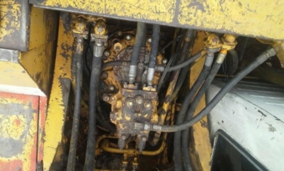 KOMATSU PC 200-5 คอนโทรลสั้น ตูดแดง ไฟฟ้าหน้าจอครบ เครื่องยนต์เดิมๆติดตั้งเทอร์โบอินเตอร์เครื่องแรงดีมากๆครับ ปั๊มเดิมแห้งดีแรงดีไม่มีแตกเยิ้ม ภายในห้องเก๋งสะอาดสวย ไฟฟ้าครบ คอนโทรลสั้นใช้งานง่ายคล่องตัวสุดๆครับ ภายนอกบูมอาร์มสวยซีลกระบอกมีแตกเยิ้มบ้างเล็ KOMATSU PC 200-5 คอนโทรลสั้น ตูดแดง ไฟฟ้าหน้าจอครบ เครื่องยนต์เดิมๆติดตั้งเทอร์โบอินเตอร์เครื่องแรงดีมากๆครับ ปั๊มเดิมแห้งดีแรงดีไม่มีแตกเยิ้ม ภายในห้องเก๋งสะอาดสวย ไฟฟ้าครบ คอนโทรลสั้นใช้งานง่ายคล่องตัวสุดๆครับ ภายนอกบูมอาร์มสวยซีลกระบอกมีแตกเยิ้มบ้างเล็