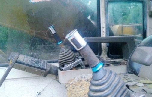 KOMATSU PC 200-5 คอนโทรลสั้น ตูดแดง ไฟฟ้าหน้าจอครบ เครื่องยนต์เดิมๆติดตั้งเทอร์โบอินเตอร์เครื่องแรงดีมากๆครับ ปั๊มเดิมแห้งดีแรงดีไม่มีแตกเยิ้ม ภายในห้องเก๋งสะอาดสวย ไฟฟ้าครบ คอนโทรลสั้นใช้งานง่ายคล่องตัวสุดๆครับ ภายนอกบูมอาร์มสวยซีลกระบอกมีแตกเยิ้มบ้างเล็ KOMATSU PC 200-5 คอนโทรลสั้น ตูดแดง ไฟฟ้าหน้าจอครบ เครื่องยนต์เดิมๆติดตั้งเทอร์โบอินเตอร์เครื่องแรงดีมากๆครับ ปั๊มเดิมแห้งดีแรงดีไม่มีแตกเยิ้ม ภายในห้องเก๋งสะอาดสวย ไฟฟ้าครบ คอนโทรลสั้นใช้งานง่ายคล่องตัวสุดๆครับ ภายนอกบูมอาร์มสวยซีลกระบอกมีแตกเยิ้มบ้างเล็