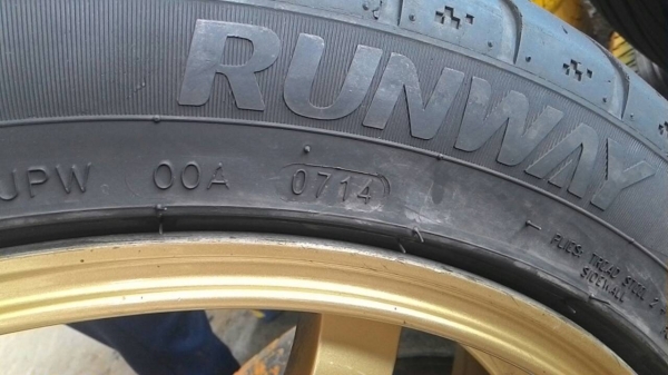 ล้อพร้อมยางขอบ 18"สีทองก้านยก