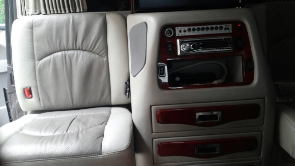 VOLKSWAGEN CARAVELLE V6 ปี 2008 รุ่นTop ขายด่วน