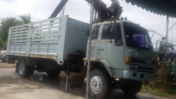 ISUZU6ล้อ.เครื่อง6BD1.ยาว7,20ม.ติดเฮี๊ยบ3ตัน.ครัชซีสวยมาก.ราคา475,000. ISUZU6ล้อ.เครื่อง6BD1.ยาว7,20ม.ติดเฮี๊ยบ3ตัน.ครัชซีสวยมาก.ราคา475,000.