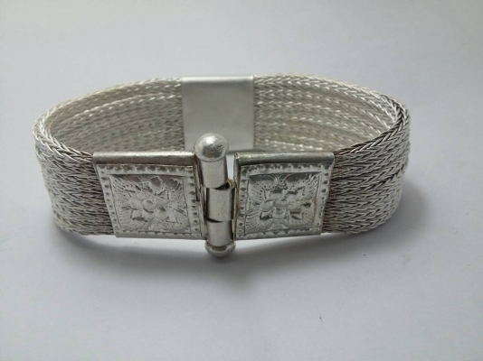 ข้อมือเงินโบราณ