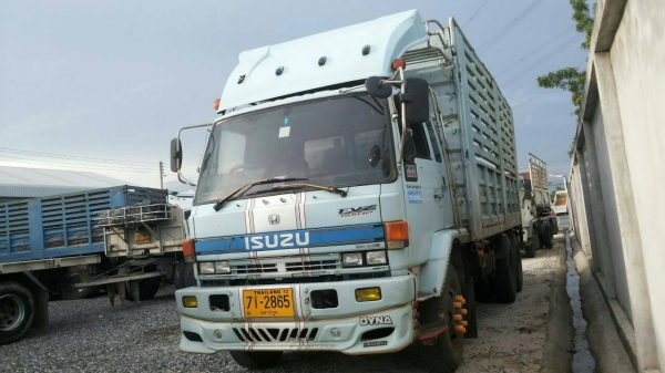 รถสิบล้อเพลาเดียว สวยบางเดิมๆ