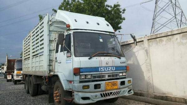 รถสิบล้อเพลาเดียว สวยบางเดิมๆ