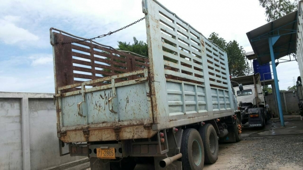 รถสิบล้อเพลาเดียว สวยบางเดิมๆ