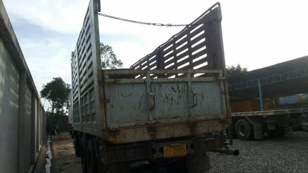 รถสิบล้อเพลาเดียว สวยบางเดิมๆ