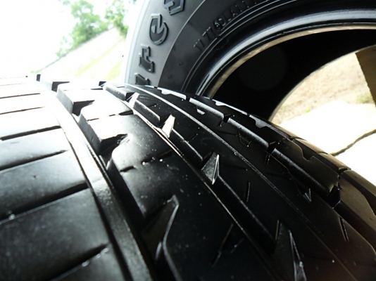 ยางกระบะสูงขอบ17 ไฟร์สโตน 265-65-R17ลงพื้นปลายปี14 (4เส้น 5,600บ)ดอกเพียบ90\%