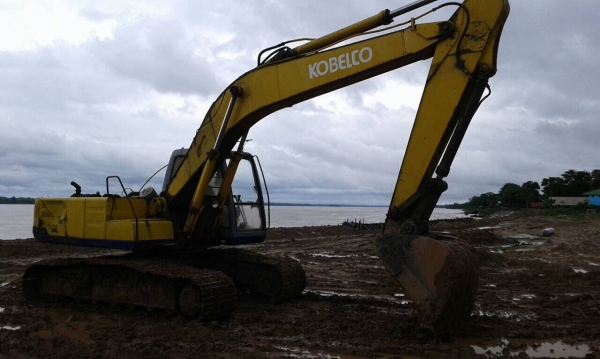 KOBELCO  SK 200 MARK 3 เก๋งเทาแท้ ซีเรียล 16773 เครื่องดี ปั๊มเดิม สภาพพร้อมใช้ ช่วงล่างดี เอกสารเล่มทะเบียนครับ