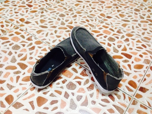 ขายรองเท้าใส่เที่ยวครับ