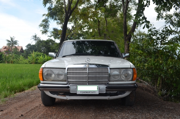 ขายรถเบนซ์ w123 สีขาว เครื่องเดิมๆขับได้ปกติ ขายรถเบนซ์ w123 สีขาว เครื่องเดิมๆขับได้ปกติ