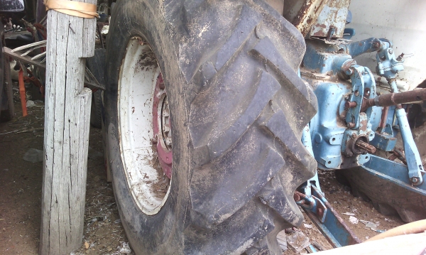 ขาย338000 FORD6600แท้เต็มตัวเสื้อลาย  อุปกรณ์พ่วง5อย่าง  เอกสารซื้อขาย