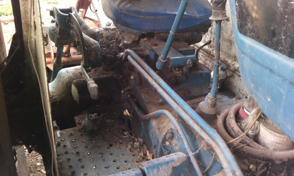 ขาย338000 FORD6600แท้เต็มตัวเสื้อลาย  อุปกรณ์พ่วง5อย่าง  เอกสารซื้อขาย