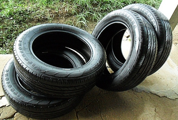 ยางขอบ15 ไฟร์สโตน185-60-R15ลงพื้นปี14(4เส้น 2,600บ)