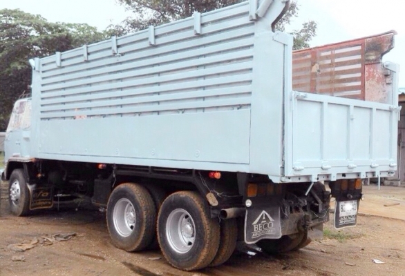 ISUZU ROCKY FXZ 210 วางเครื่อง 240 HP 6SD1 รถพ่วงแม่+ลูก แม่กระบะดั๊มพ์เหล็ก 12 ตันดั๊มพ์หน้าพระลานฝาข้างแผ่นเรียบ ลูกพ่วงดั๊มพ์ 3 คานยัดสภาพดีพร้อมบรรทุกหนักพร้อมใช้งานได้เลยครับ เครื่องยนต์ 240 แรงลงเล่มครบพร้อม ภายในเก๋งคอนโซลสวยครบ แอร์ พวงมาลัยเพาเวอ