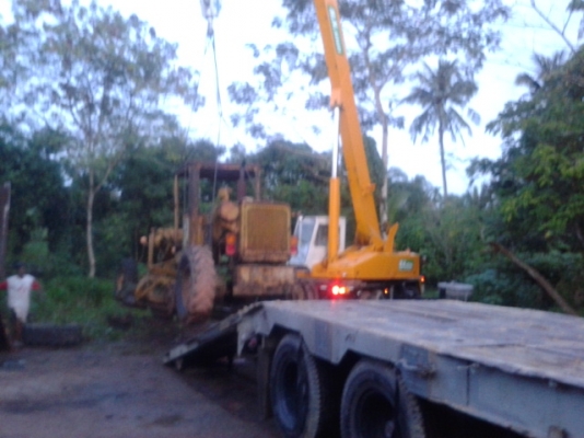 (ปิดการขายแล้วค่ะส่ง จ. เชียงราย)รถเกรด ถนน  CAT   12  F  รถยังใช้งานได้ เอาล้อใส่ แบตใส่ เครื่องติดได้เลย  แค่จอดไว้ไม่มีงาน