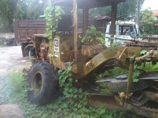 (ปิดการขายแล้วค่ะส่ง จ. เชียงราย)รถเกรด ถนน  CAT   12  F  รถยังใช้งานได้ เอาล้อใส่ แบตใส่ เครื่องติดได้เลย  แค่จอดไว้ไม่มีงาน