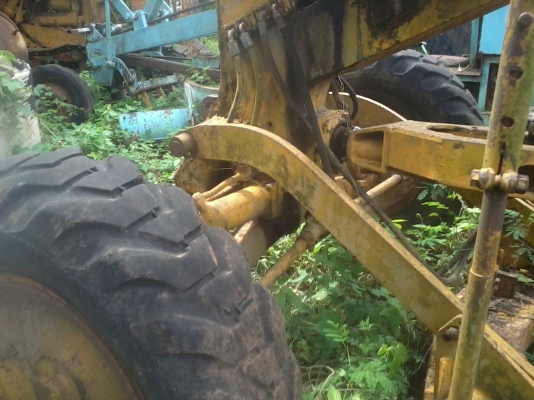 (ปิดการขายแล้วค่ะส่ง จ. เชียงราย)รถเกรด ถนน  CAT   12  F  รถยังใช้งานได้ เอาล้อใส่ แบตใส่ เครื่องติดได้เลย  แค่จอดไว้ไม่มีงาน