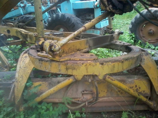 (ปิดการขายแล้วค่ะส่ง จ. เชียงราย)รถเกรด ถนน  CAT   12  F  รถยังใช้งานได้ เอาล้อใส่ แบตใส่ เครื่องติดได้เลย  แค่จอดไว้ไม่มีงาน