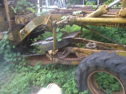 (ปิดการขายแล้วค่ะส่ง จ. เชียงราย)รถเกรด ถนน  CAT   12  F  รถยังใช้งานได้ เอาล้อใส่ แบตใส่ เครื่องติดได้เลย  แค่จอดไว้ไม่มีงาน