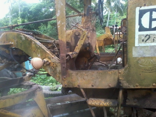 (ปิดการขายแล้วค่ะส่ง จ. เชียงราย)รถเกรด ถนน  CAT   12  F  รถยังใช้งานได้ เอาล้อใส่ แบตใส่ เครื่องติดได้เลย  แค่จอดไว้ไม่มีงาน