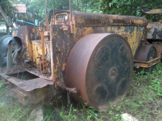 รถบด ล้อเหล็ก  3  ล้อ รถยังใช้งานได้ก่อนจอด