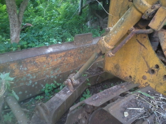 รถแทคเตอร์  CAT   รุ่น  D5  รถเครื่องดี อ่านรายละเอียดด่านล่าง