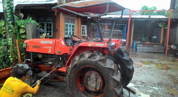 ขาย4508 รถพร้อมใช้เครืองดี ไฮโดลิคดีทำงานปกติิตัวเปล่าขายถูกๆเพียง245000ต่อรองราคาหน้างานตอนนี้กำลังเก็บงานสีให้อุปกรณ์หลังชิ้นละสองหมืนครับ