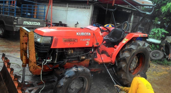 ขาย4508 รถพร้อมใช้เครืองดี ไฮโดลิคดีทำงานปกติิตัวเปล่าขายถูกๆเพียง245000ต่อรองราคาหน้างานตอนนี้กำลังเก็บงานสีให้อุปกรณ์หลังชิ้นละสองหมืนครับ