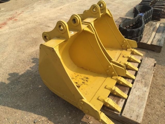 ขายบุ้งกี๋ ใช้กับ รถขุด KOMATSU PC60 นำเข้าจากญี่ปุ่น ติดต่อ 081-2990958/089-8368497 (เจ้าของขายเอง)