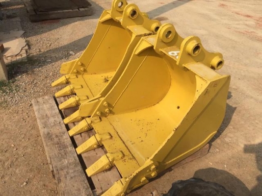 ขายบุ้งกี๋ ใช้กับ รถขุด KOMATSU PC60 นำเข้าจากญี่ปุ่น ติดต่อ 081-2990958/089-8368497 (เจ้าของขายเอง)