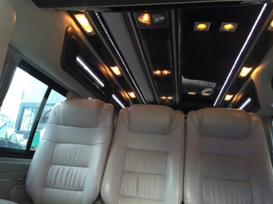 รถตู้ดีเซล2.5ปี10เกียMT แต่งวีไอพีเบาะสี่แถวโทร 0922726669 คุณตันหยงค่ะ