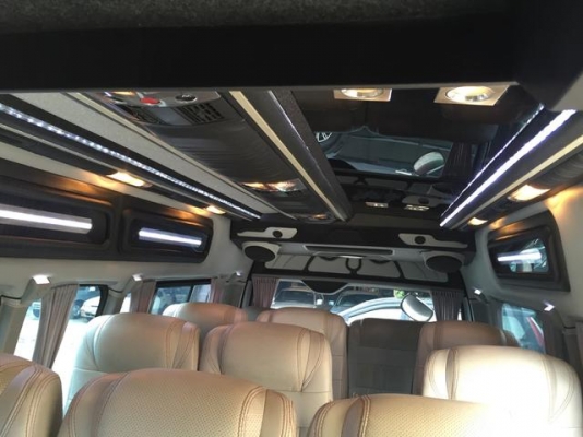 รถตู้ดีเซล2.5ปี10เกียMT แต่งวีไอพีเบาะสี่แถวโทร 0922726669 คุณตันหยงค่ะ