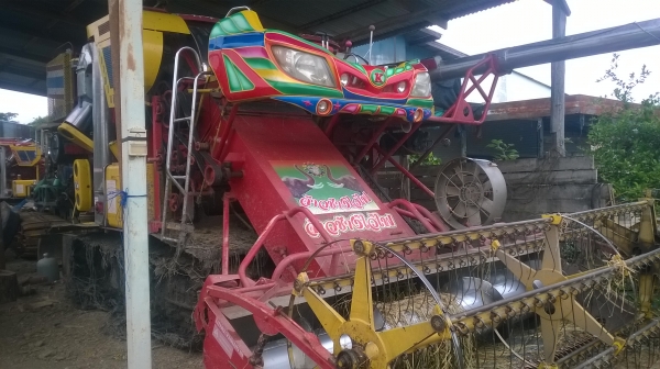 ขายรถเกี่ยวจ้าวช้าง ปี 55 ราคาต่อรองได้ ติดต่อช่างหมึก พรหมพิราม 087-5262494 และ 094-7452226