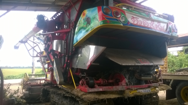 ขายรถเกี่ยวจ้าวช้าง ปี 55 ราคาต่อรองได้ ติดต่อช่างหมึก พรหมพิราม 087-5262494 และ 094-7452226