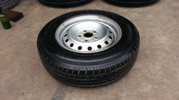 ล้ออะไหล่เดิมวีโก้ ตัวต่ำ ขอบ 15 พร้อมยาง ล้ออะไหล่เดิมวีโก้ ตัวต่ำ ขอบ 15 พร้อมยาง