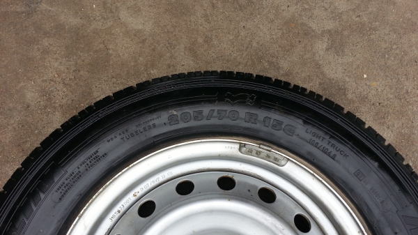 ล้ออะไหล่เดิมวีโก้ ตัวต่ำ ขอบ 15 พร้อมยาง