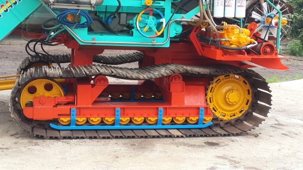 ขายรถเกี่ยวข้าวไทยเจริญการช่าง