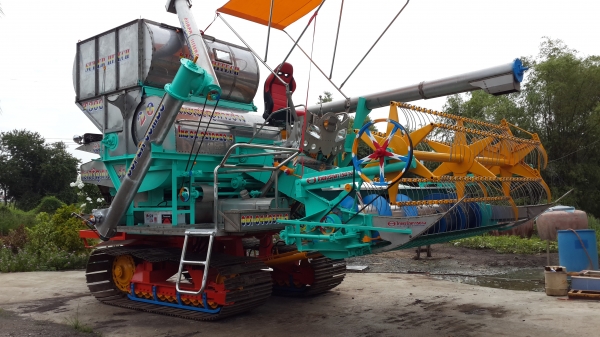 ขายรถเกี่ยวข้าวไทยเจริญการช่าง