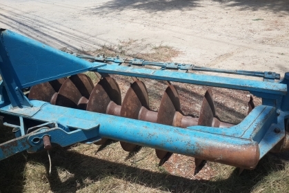 ขายรถไถฟอร์ด 6600 มีพานหน้า และพานหลัง 7 ใบ พร้อมใช้ 088-4501277