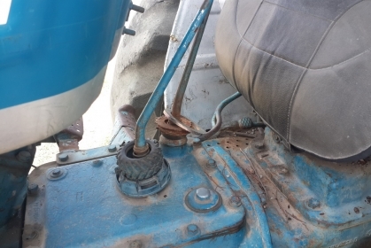 ขายรถไถฟอร์ด 6600 มีพานหน้า และพานหลัง 7 ใบ พร้อมใช้ 088-4501277