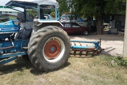 ขายรถไถฟอร์ด 6600 มีพานหน้า และพานหลัง 7 ใบ พร้อมใช้ 088-4501277