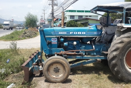ขายรถไถฟอร์ด 6600 มีพานหน้า และพานหลัง 7 ใบ พร้อมใช้ 088-4501277