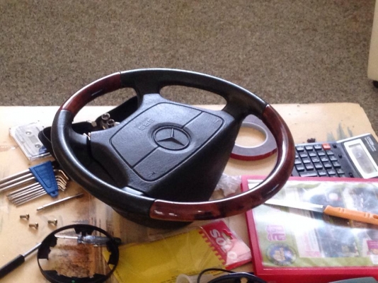 พวงมาลัยเบนซ์ ลายไม้ **พร้อมแอร์แบ็ค** พวงมาลัยเบนซ์ ลายไม้ **พร้อมแอร์แบ็ค**